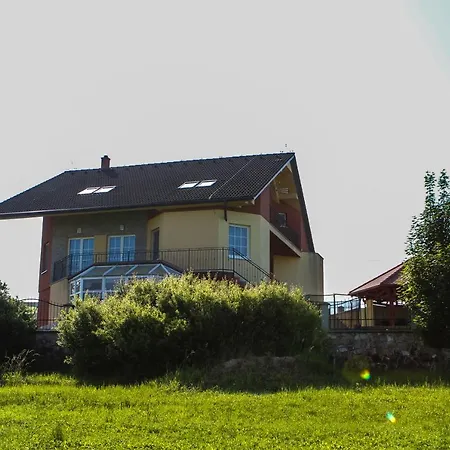 Synergy House Nocľah s raňajkami 3*